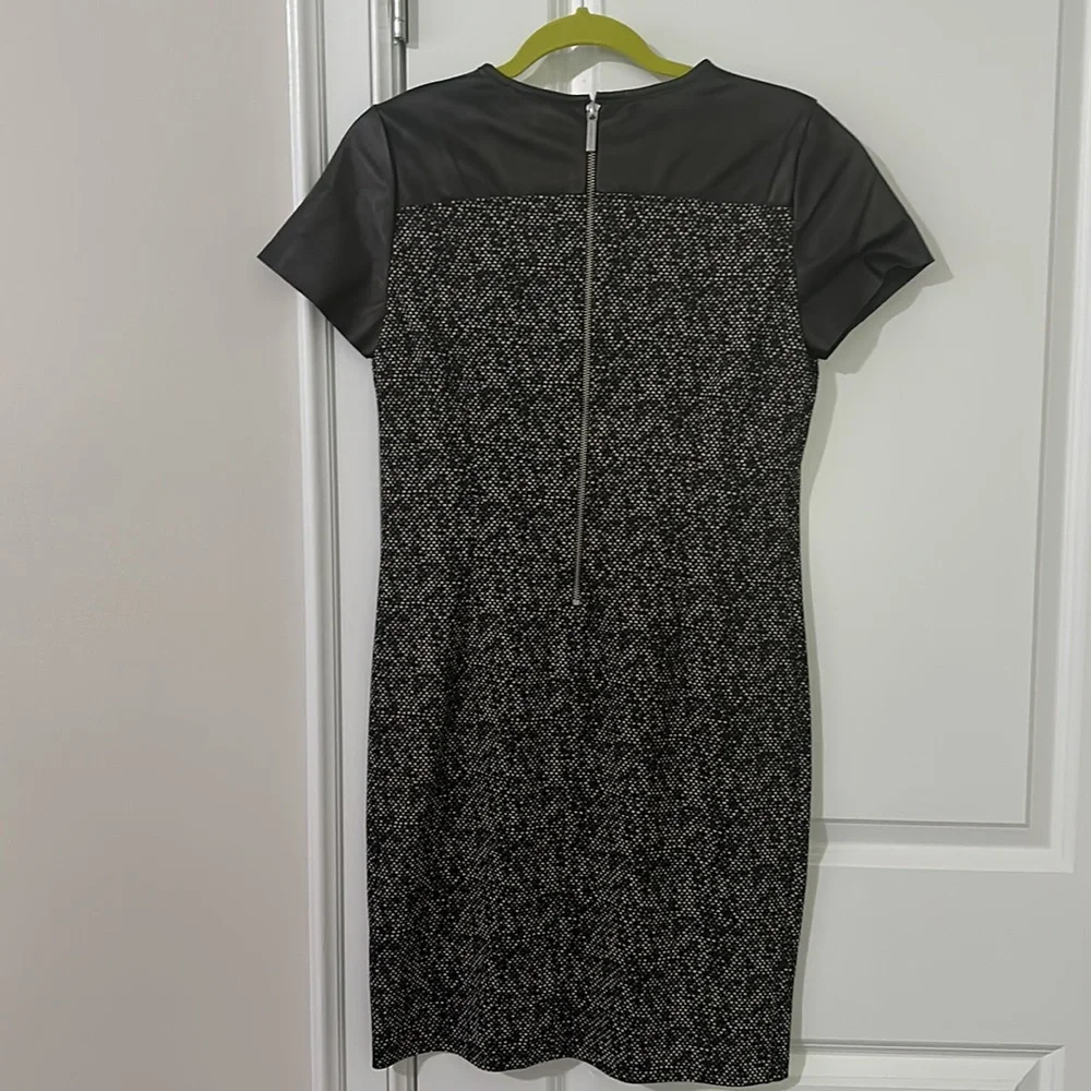 Michael Kors Chic Black Leather Snakeskin Design Dress! Sz 6! New with tags! - Picture 3 of 4